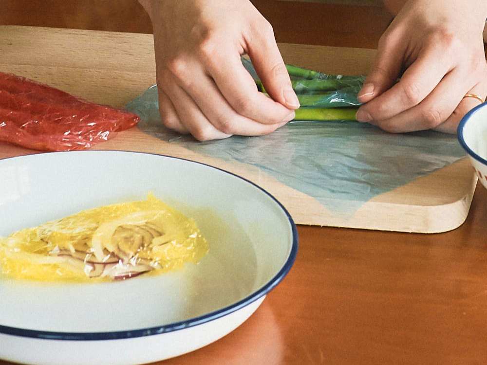 抗菌ラップとしてまな板に敷く